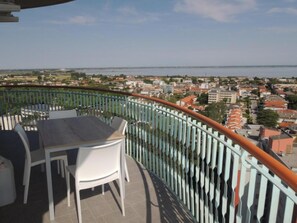 Outdoor dining - Bright stay with stunning sea views (Lignano Sabbiadoro)