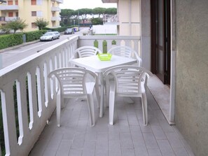 Outdoor dining - Reliable family apartment in a great area (Lignano Sabbiadoro)
