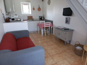 Living area - Gite Hemingway 2 persons 500m from Utah Beach (Sainte-Marie-du-Mont)
