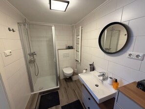 Bathroom - Vrbo Property (Peißenberg)