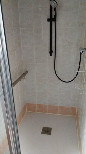Shower, hair dryer - Ideal for hiking, family activities and canyoning! (juvinas)