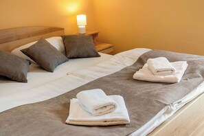 2 bedrooms, desk, iron/ironing board, travel cot