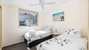 3 bedrooms, iron/ironing board, Internet, bed sheets - Welcome to your perfect family-friendly holiday retreat (Corlette)