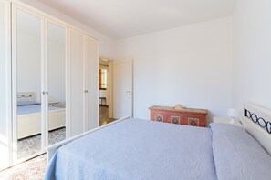 3 bedrooms, iron/ironing board, WiFi, bed sheets - Villa 'Arsoniae Casa Vacanze' with Sea View, Wi-Fi and Air Conditioning (Pizzo)