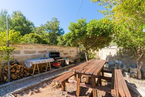 Outdoor dining - Villa 'Arsoniae Casa Vacanze' with Sea View, Wi-Fi and Air Conditioning (Pizzo)