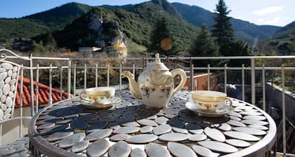Gravias Villa avec cheminée et barbecue, vue montagne et riviÚre