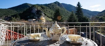 Gravias Villa with Fireplace and Barbecue, Mountain and River Views