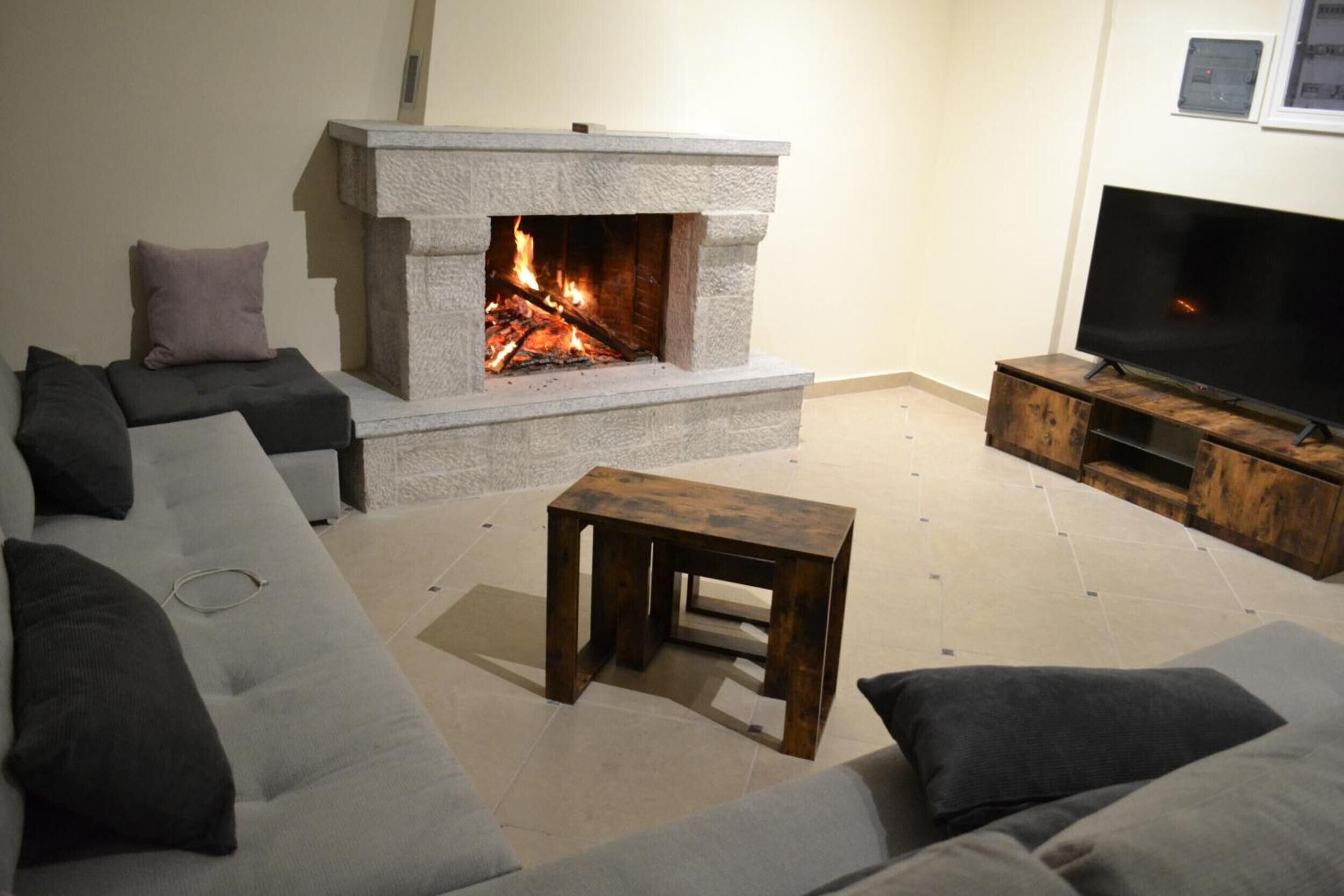 Fernseher, Kamin