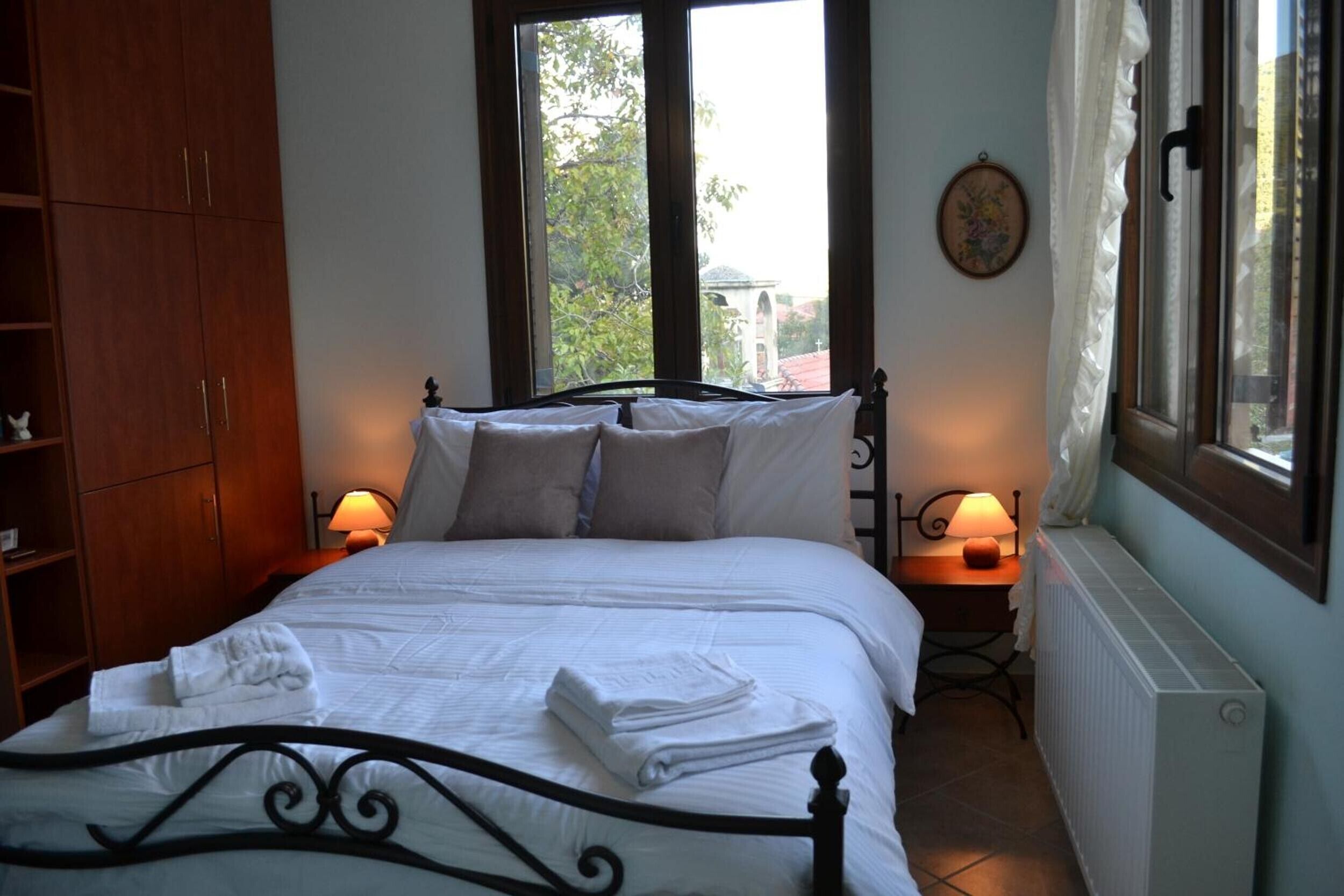 6 habitaciones, tabla de planchar con plancha, wifi y ropa de cama 