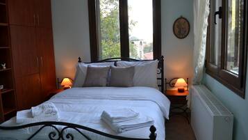 6 habitaciones, tabla de planchar con plancha, wifi y ropa de cama
