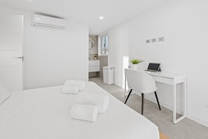 3 slaapkamers, een strijkplank/strijkijzer, gratis wifi, beddengoed