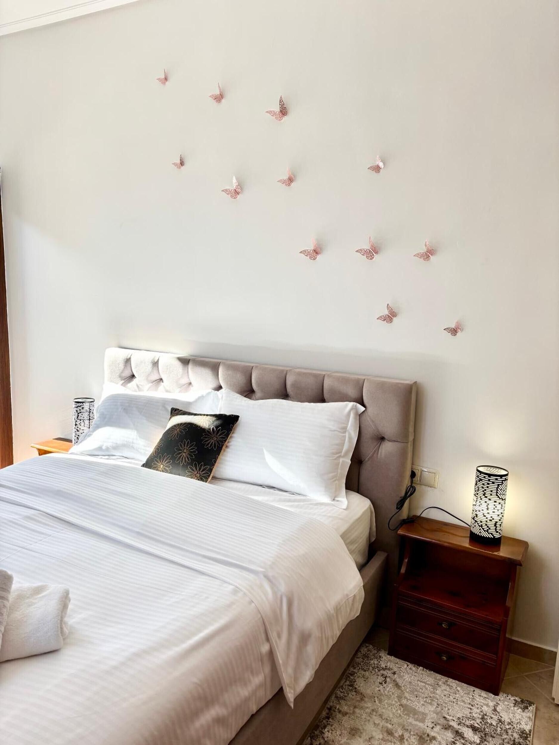 3 habitaciones, tabla de planchar con plancha, wifi y ropa de cama 