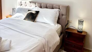 3 habitaciones, tabla de planchar con plancha, wifi y ropa de cama