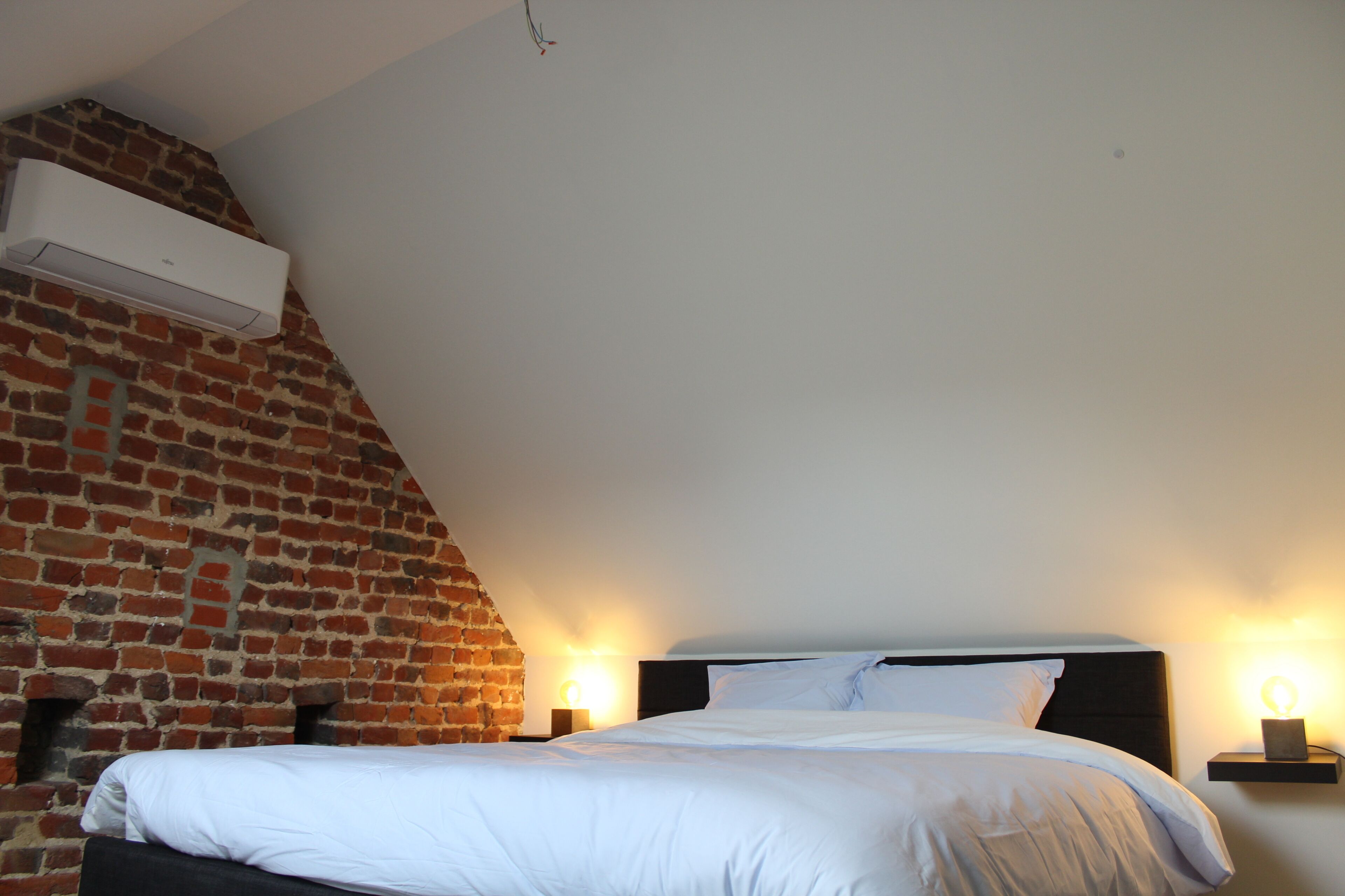 3 chambres, fer et planche à repasser, Wi-Fi, draps fournis