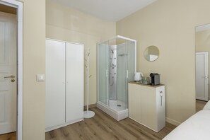Douche, serviettes fournies