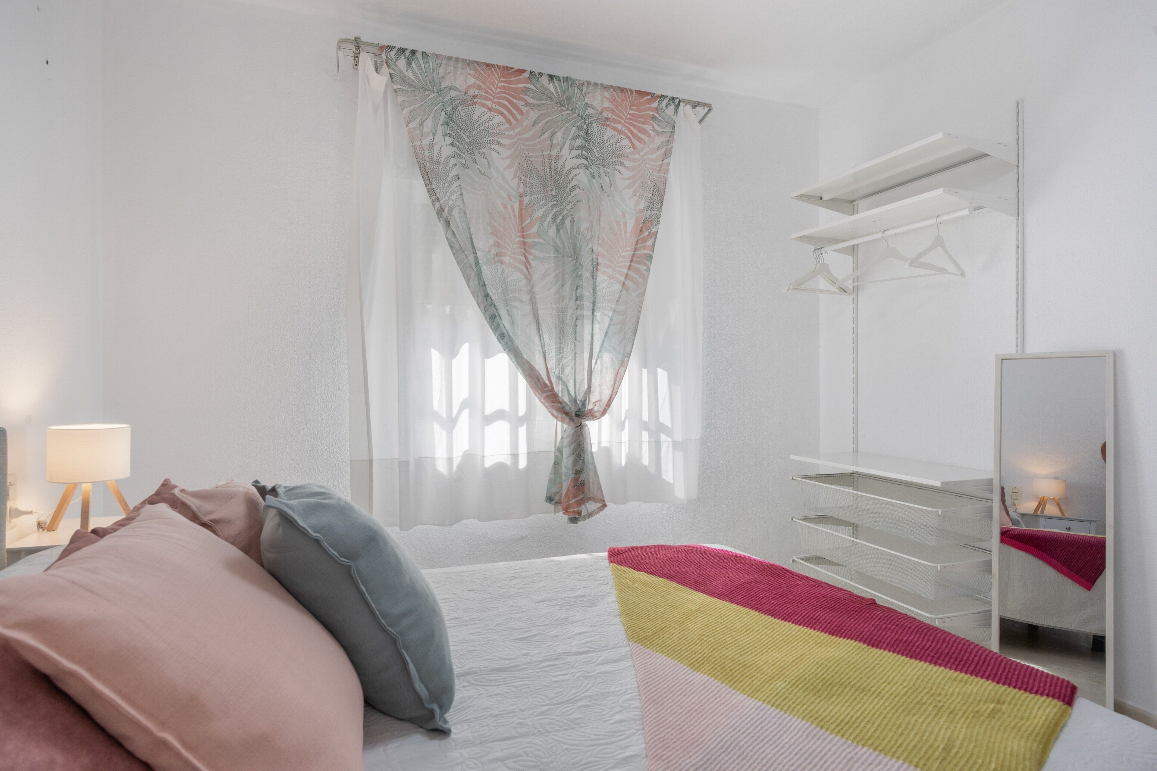 5 bedrooms, WiFi, bed sheets