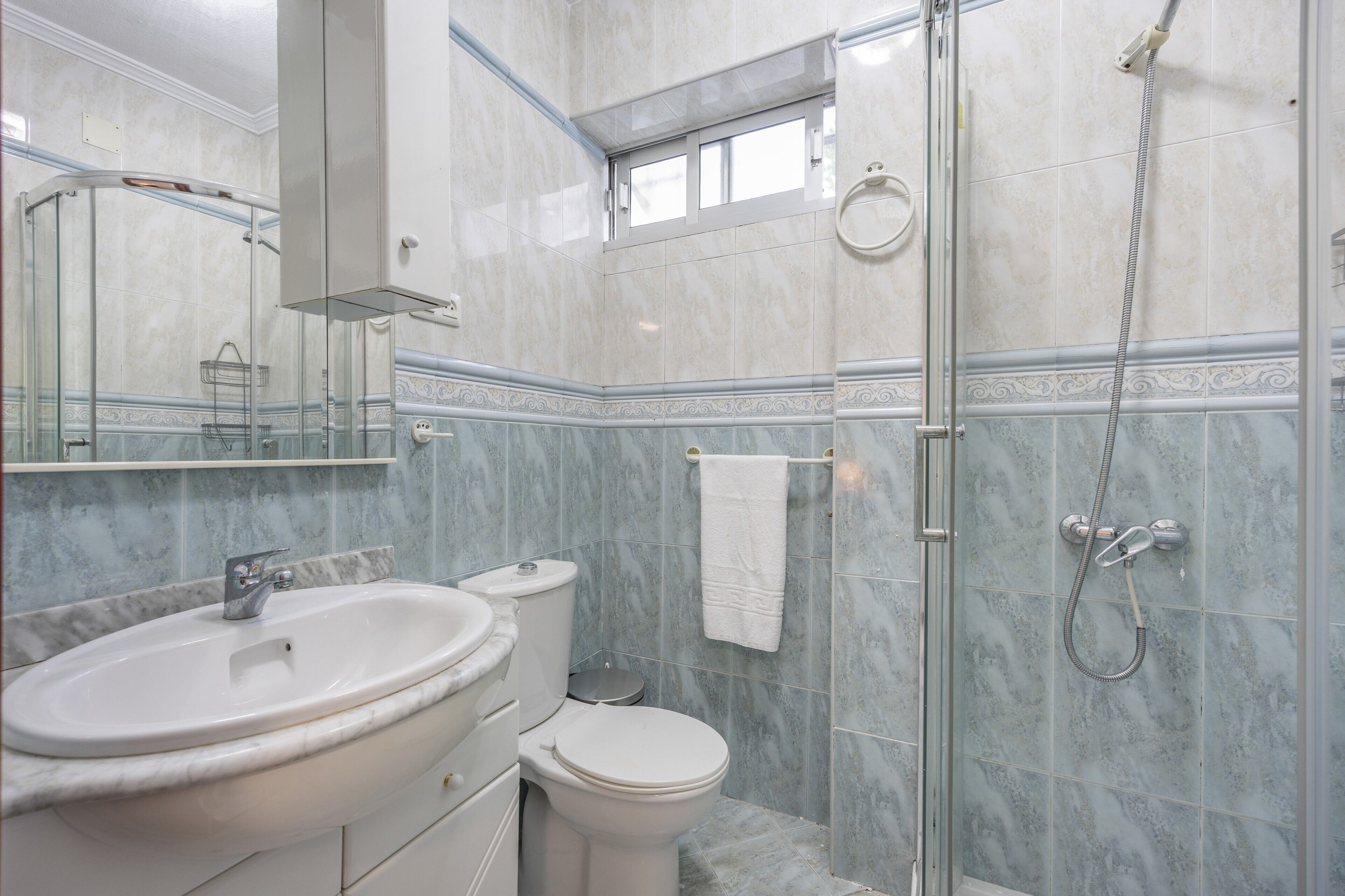 Douche, serviettes fournies