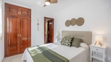5 bedrooms, iron/ironing board, WiFi, bed sheets