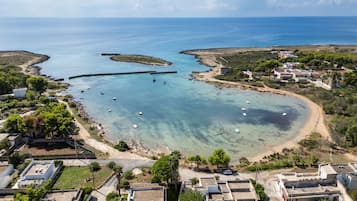 Una spiaggia nelle vicinanze