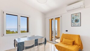 Interior - Is Feminas 43 – Seafront stay with direct beach access 🌊☀️ (Bari Sardo)