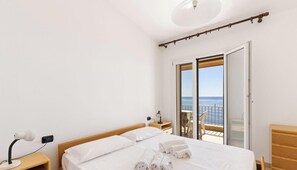 Room - Is Feminas 43 – Seafront stay with direct beach access 🌊☀️ (Bari Sardo)