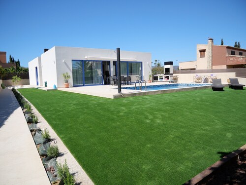 Super modern villa located 10 minutes by car from Palma city centre and Portixol
