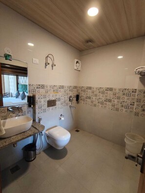 Kamar Deluks, pemandangan gunung | Kamar mandi