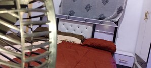 Deluxe Room | Desk