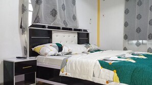 Deluxe Room | Meja 