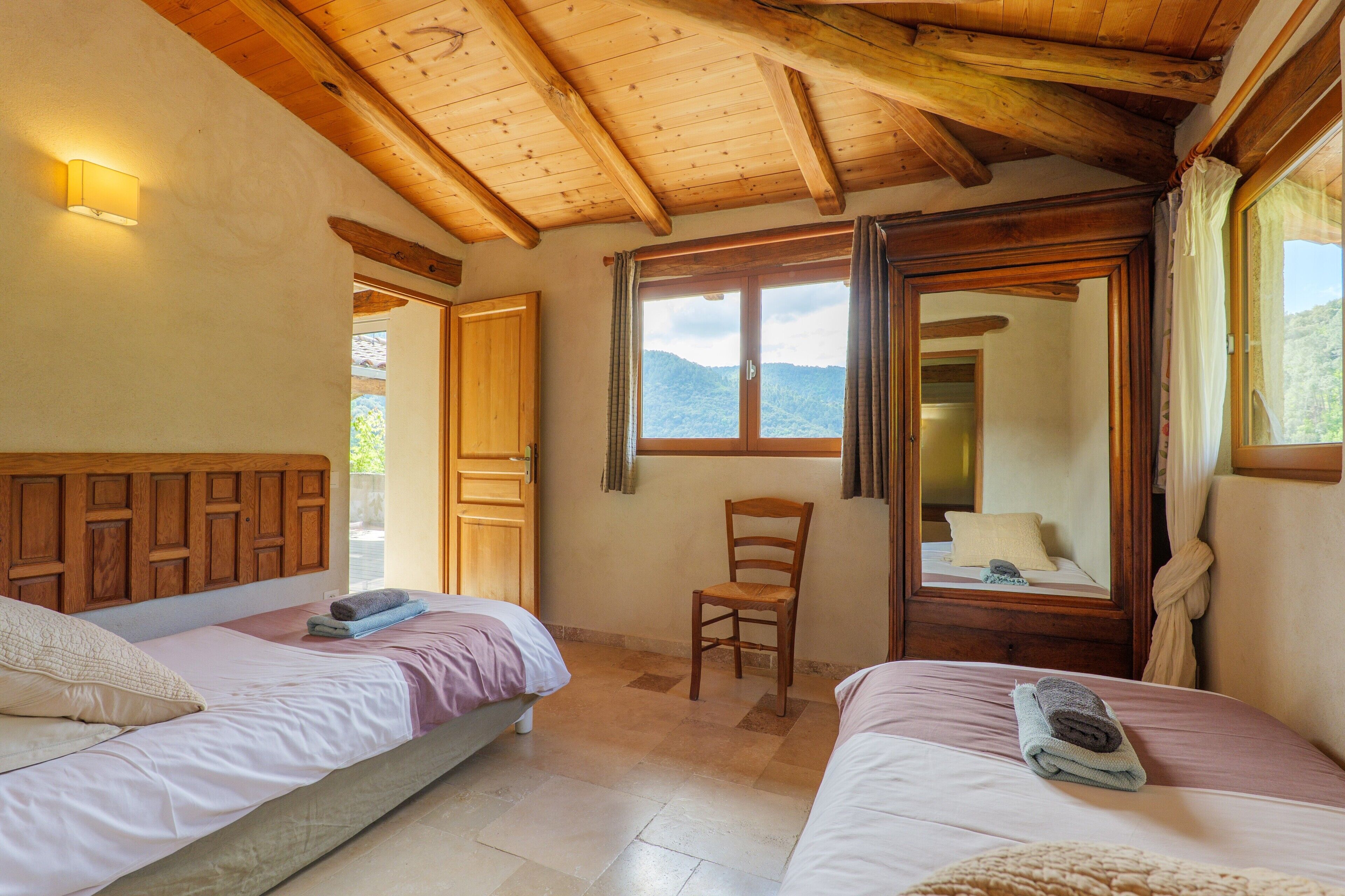 6 camere, ferro/asse da stiro, Wi-Fi, lenzuola