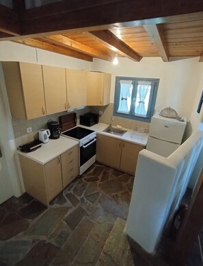 Private kitchen - Pool's House with unrestricted sea view (Aspro Chorio)