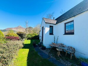 Terrace/patio - Braehead Cottage in Glencoe Village (Glencoe)