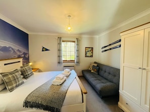 3 bedrooms, desk, iron/ironing board, WiFi
