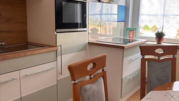 Refrigerador, microondas, horno, placa de cocina