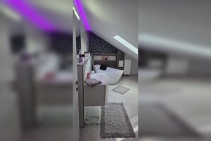 Hair dryer, towels, soap, shampoo - Designer apartment | Spa bathtub • Near Nuremberg / trade fair / erlangen University (Fürth)