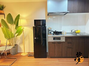 A compact kitchen with a refrigerator, oven, and a microwave. - Open Sale】 YUME Yume Matsuyacho 201 ｜Namba/Shinsaibashi area｜Walking distance from the station｜Family welcome (大阪市)