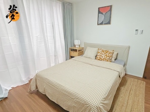 A bedroom with a bed, curtains, a bedside table, a nightstand, a pillow, a wall art piece, and a rug. - Open Sale】 YUME Yume Matsuyacho 201 ｜Namba/Shinsaibashi area｜Walking distance from the station｜Family welcome (大阪市)