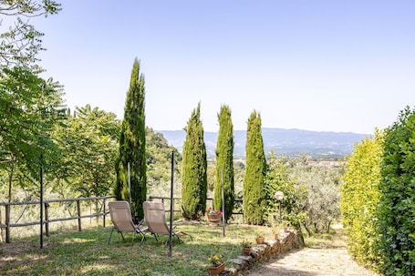 Property grounds. Apartment in Tuscan Farmhouse with Swimming Pool and All Amenities