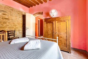Room - Vrbo Property (Castelfranco Piandiscò)