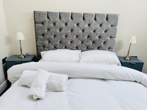 Room - 4BR Fully Nicely Furnished Sepcious Bungalow Egham - VRBO (Egham)