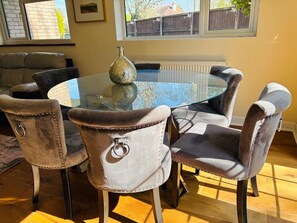 Dining - 4BR Fully Nicely Furnished Sepcious Bungalow Egham - VRBO (Egham)