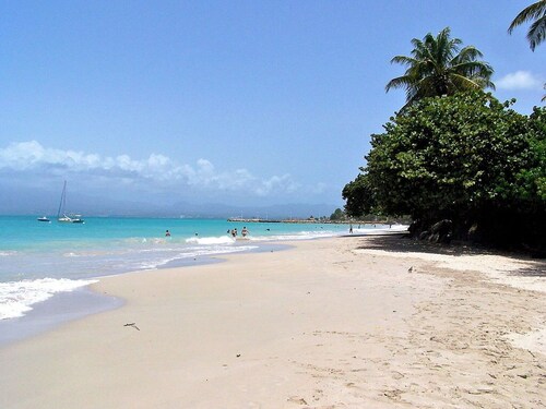 Colocation agréable au centre du Gosier (Guadeloupe) et à deux pas des plages