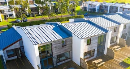 House Sleeps 4 With Parking and Garden