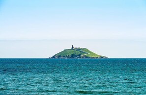 A small island with a lighthouse and a clear view of the surrounding water. - Luxury 2 Bed Lodge, Beside Castlemartyr Resort (Castlemartyr)