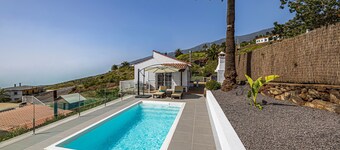 Casa Yuliana: Private Heated Pool and Sea Views
