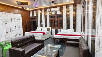 Quadruple Room | Rollaway beds, free WiFi, bed sheets