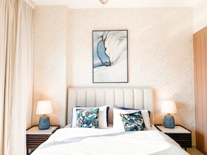Bed sheets - Stunning 1BR Luxury Apt with Pool View (Dubai)