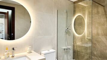 Standard Apartment, Balcony | Bathroom | Towels