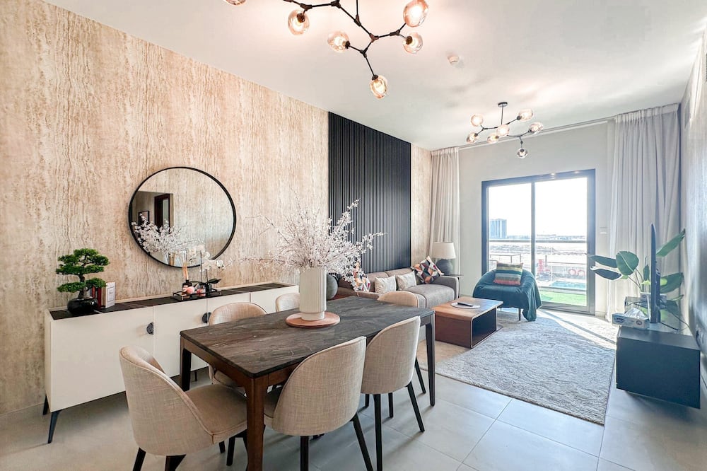 Stunning 1BR Luxury Apt with Pool View