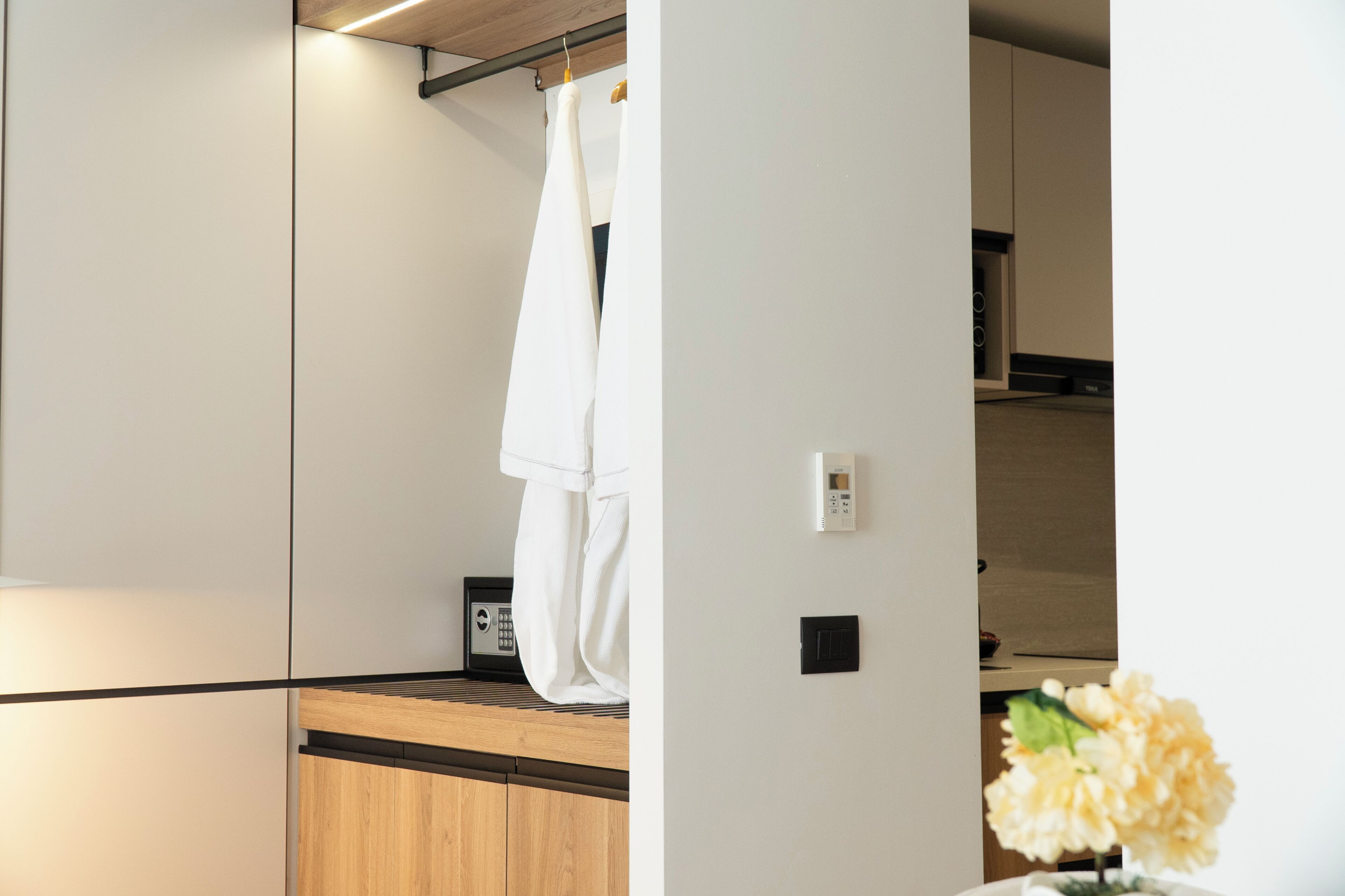 Studio, Balkon, Meerblick | Zimmersafe, schallisolierte Zimmer, Bügeleisen/Bügelbrett